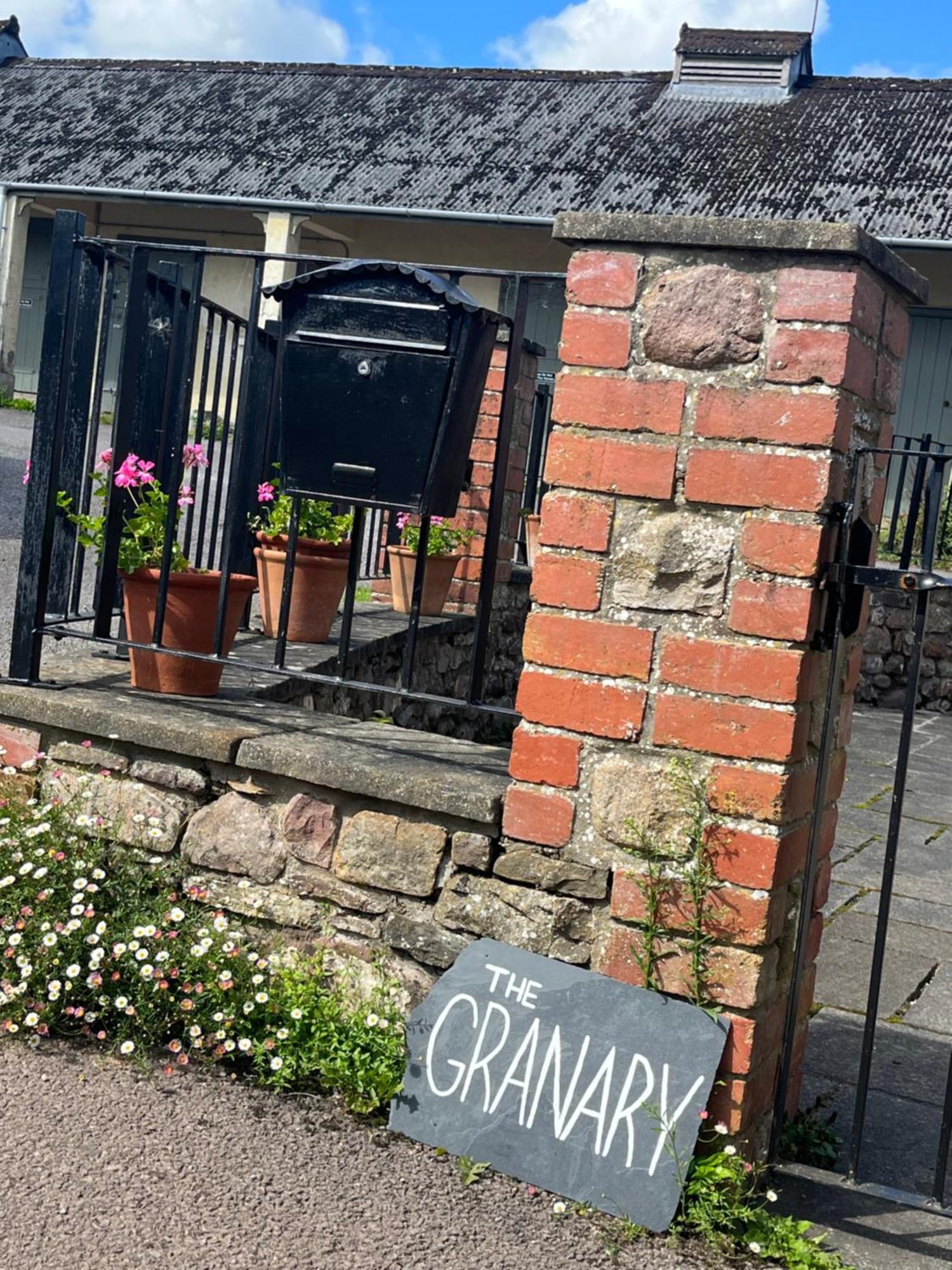 The Granary Abergavenny Exterior foto